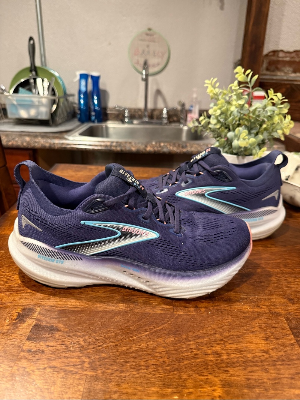 Womens Brooks Glycerin (size 9)